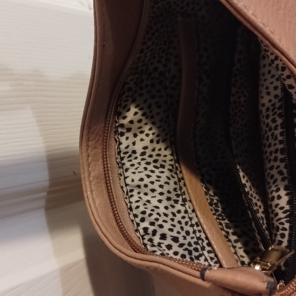 Purses - Picture 7 of 8